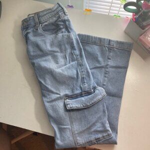 💙 Abercrombie Kids girls 11/12 long light wash mid-rise cargo jeans